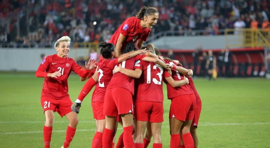 A Milli Kadın Futbol Takımı Uluslar B Ligi'ne yükselmeyi başardı