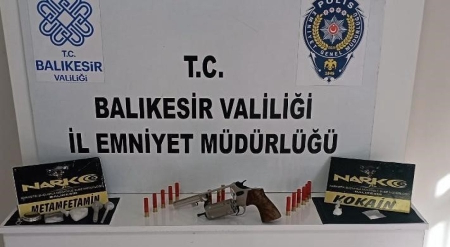 Balıkesir'de 11 şahsa kaçakçılık operasyonu