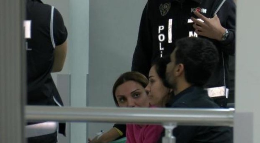 Dilan Polat'tan dikkat çeken paylaşım! Sarı zarf detayı