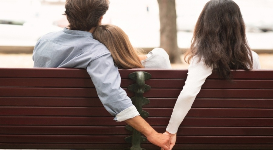 Aldatılan kadın eşinin sevgilisinden tazminat istedi!