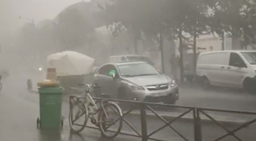 Fransa'da Ciaran Fırtınası alarmı: Bu gece evlerinizden çıkmayın