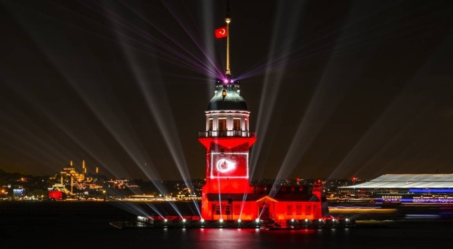 Galata ve Kız Kulesi'nde ışık gösterileri, 10 Kasım'a kadar devam edecek