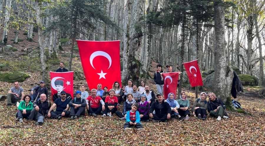 Cumhuriyet'in 100. yılında 100 öğretmen Çataldağ zirvesinde