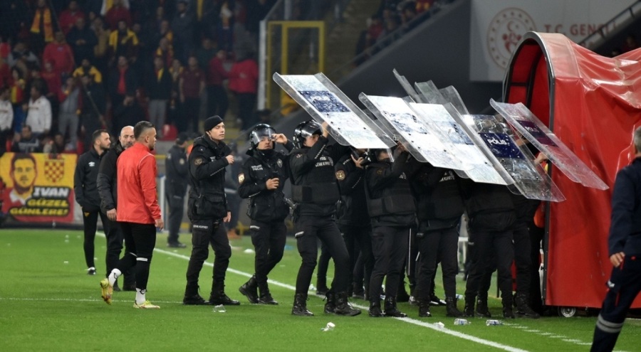 Göztepe-Altay maçındaki olaylar hakkında 4 polis memuruna soruşturma!