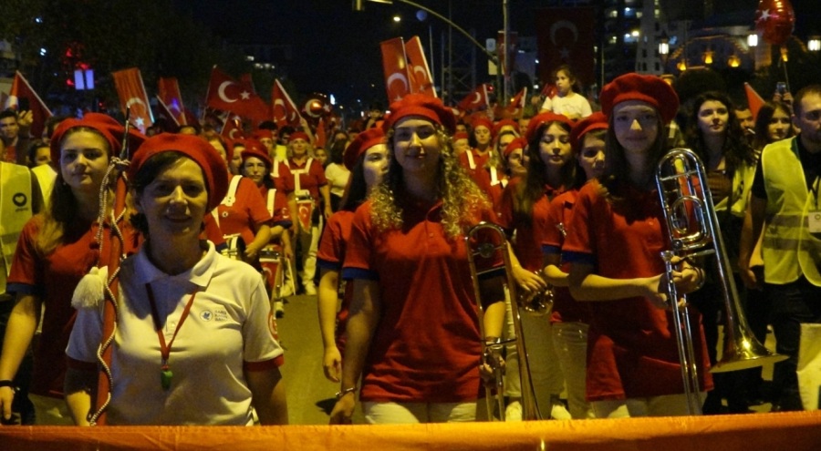Türkiye'nin ilk kadın mahalle bando takımı Bursa'da