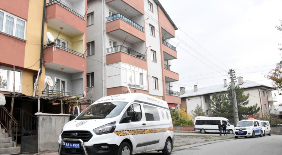 20 aylık bebek 4'üncü kattan düştü!