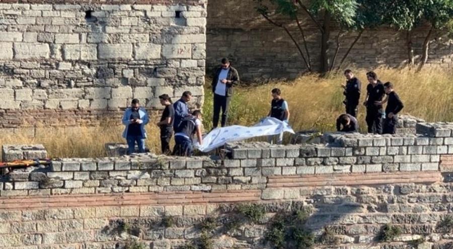 Tarihi surlarda ceset bulundu!