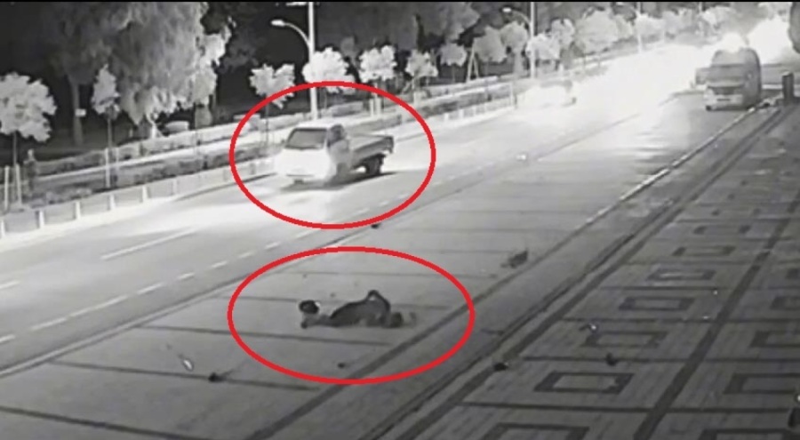 Bursa'da ters şeritten giden motosikletli kamyonete çarptı!