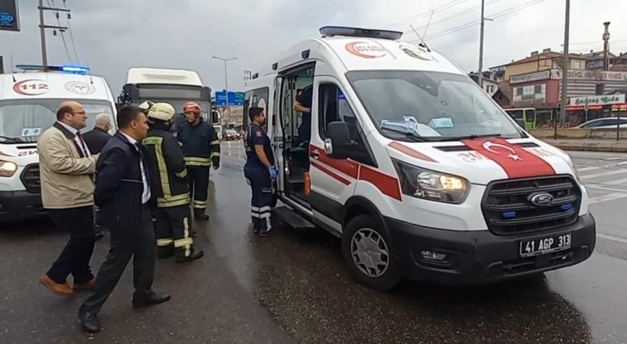 TIR, halk otobüsüne çarptı! Çok sayıda yaralı