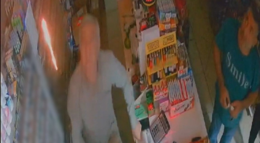 Üzerine kıvılcım yağan adam faciadan kurtuldu