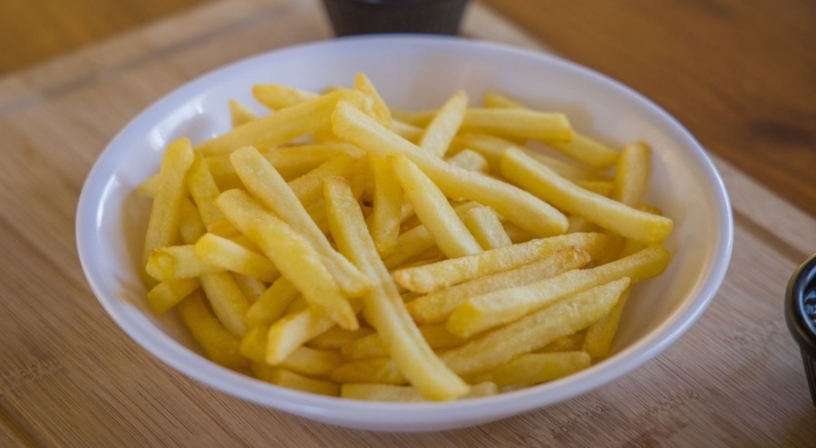 Patates kızartmasını bu şekilde pişirince hem sağlıklı hem de leziz oluyor!
