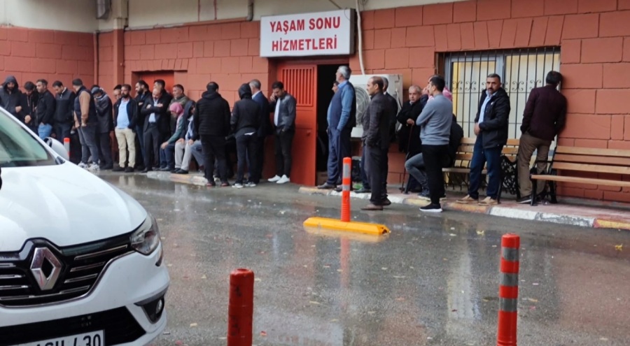 Yakıt tankeri, şarampole devrildi! 2 ölü