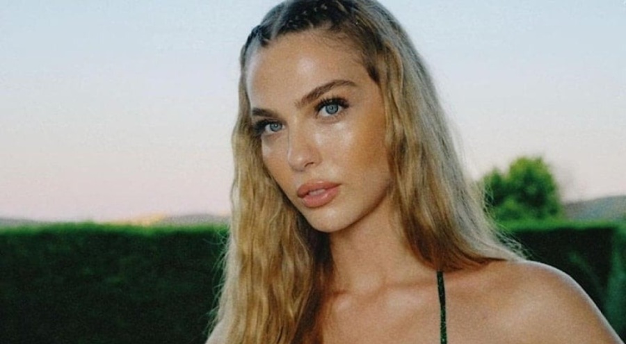 Yasemin Şefkatli'den karnı burnunda pozlar