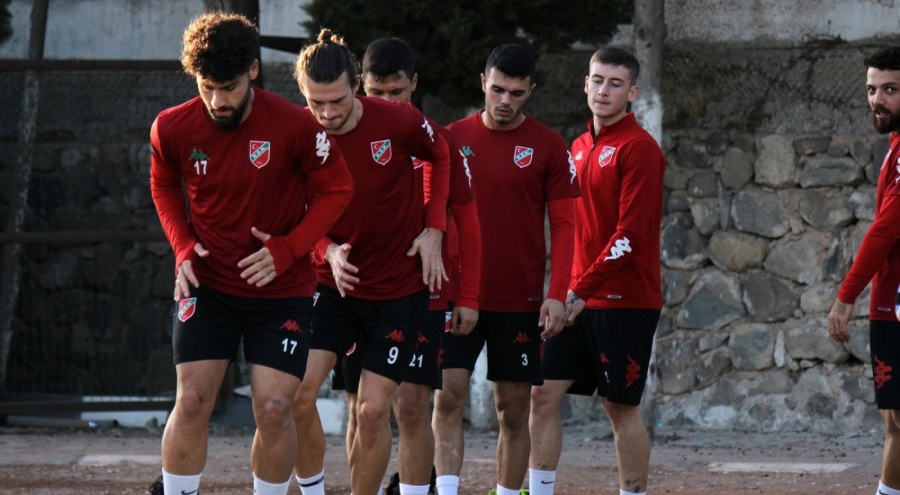 Karşıyaka kampa girdi