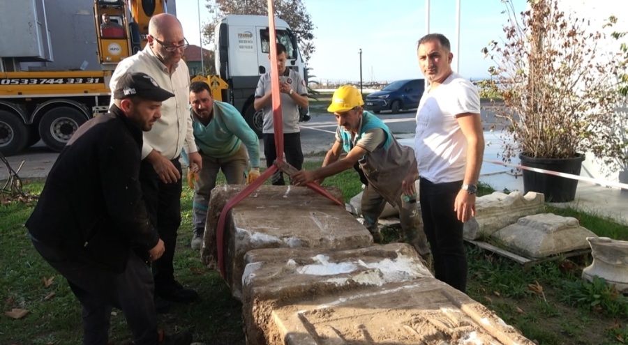 Yalova'da bin 800 yıllık mezar steli bulundu