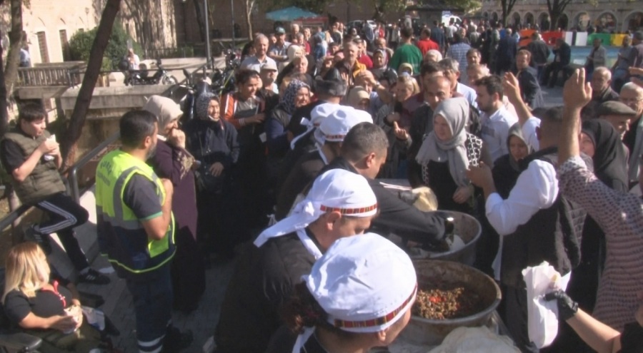 Bursa'da bedava et dürüm izdihamı yaşandı