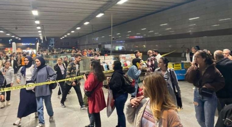 Mecidiyeköy metrobüs durağında 'şüpheli paket' alarmı!