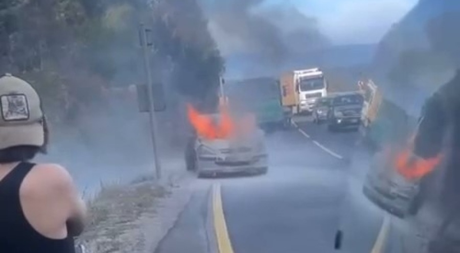 Bursa'da otomobil tutuşarak alev topuna döndü