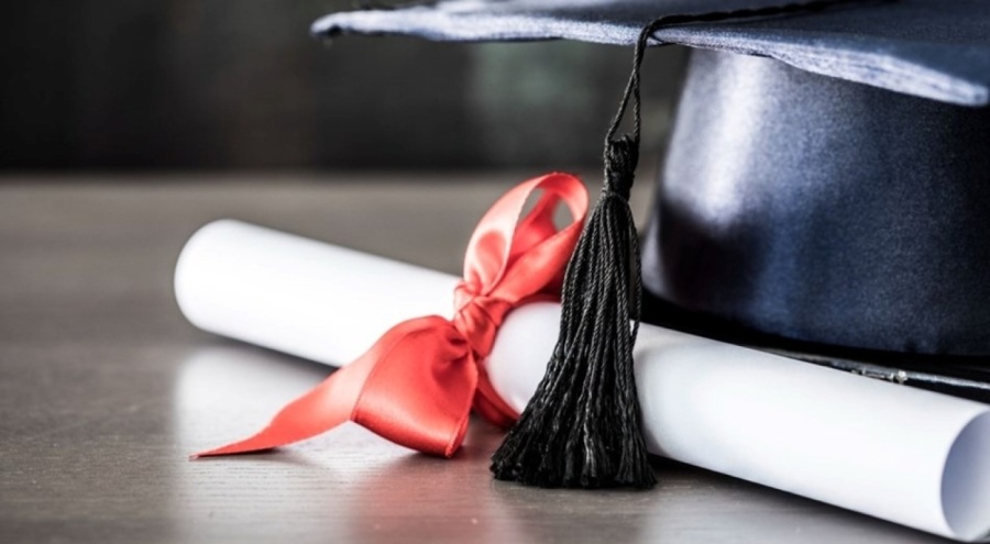 AYM: İsmini değiştiren kişilerin diploması yeniden düzenlenmeli