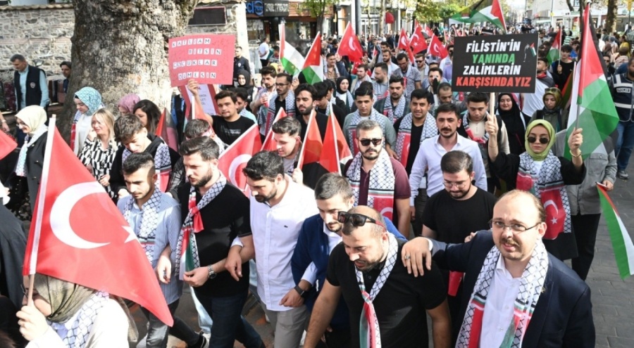 Bursa AK Gençlikten Filistin'e destek yürüyüşü