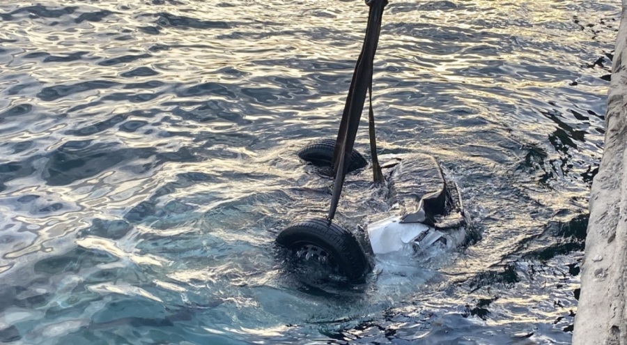 Kaza sonrası sürücü denize düştü!