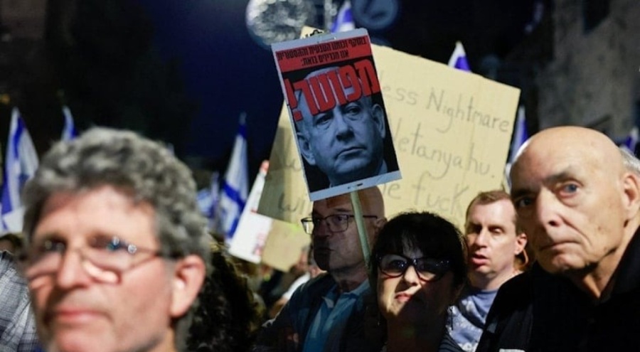 İsrail'de eylemler büyüyor: Netanyahu'ya evinin önünde toplandılar