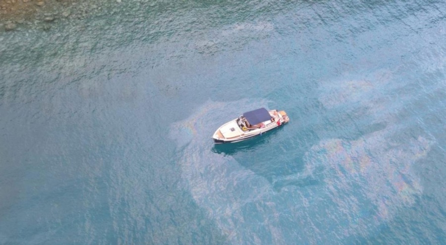 Antalya'da denizi kirleten tekneye para cezası