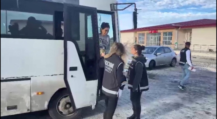 Sosyal medya fenomeni Dilan Polat ağlayarak cezaevine girdi