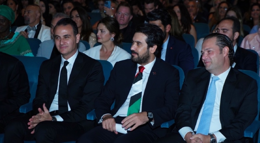 Kültür ve Turizm Bakan Yardımcısı, "Hollywood Türk Film ve Drama Günleri"nde Filistin bayrağının renklerini taşıyan kravat taktı