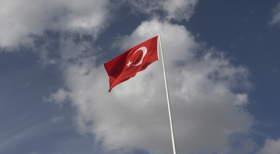 Bursa'da köylüler para toplayarak 100. yıla özel metrelerce uzunlukta bayrak dikti