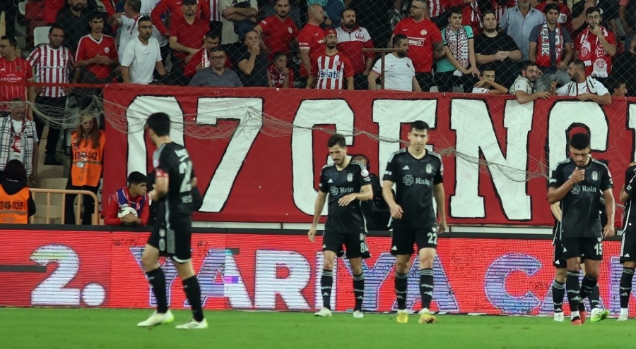 Beşiktaş içeride başka dışarıda başka