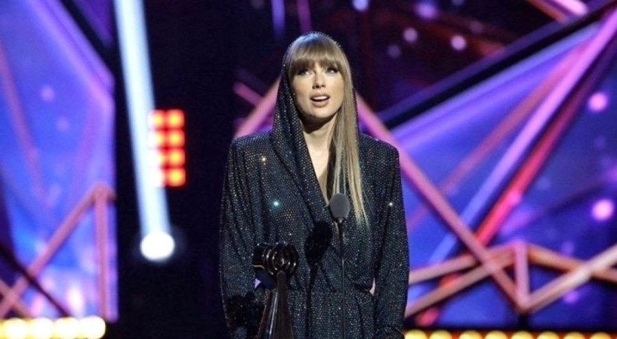 Taylor Swift yeni albümüyle kendi rekorunu kırdı