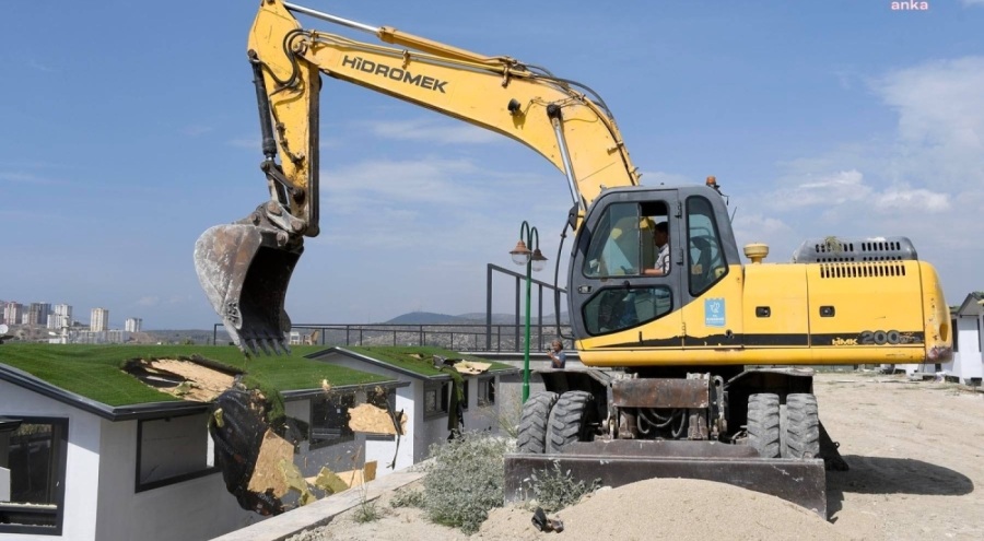 Kuşadası'nda tarım arazisi üzerine kaçak villalar inşa edilmişti: Bakanlık imar planını iptal etti