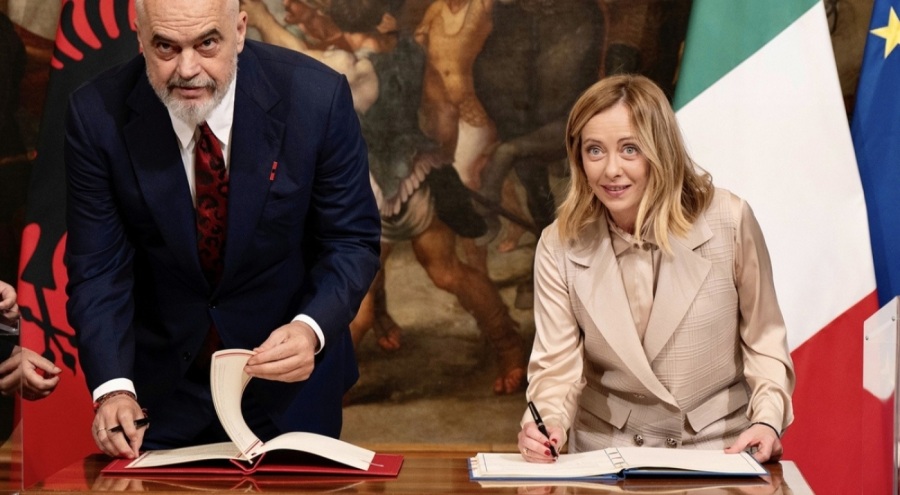 İtalya, Arnavutluk'a anlaşma imzaladı: Göçmen gönderecek