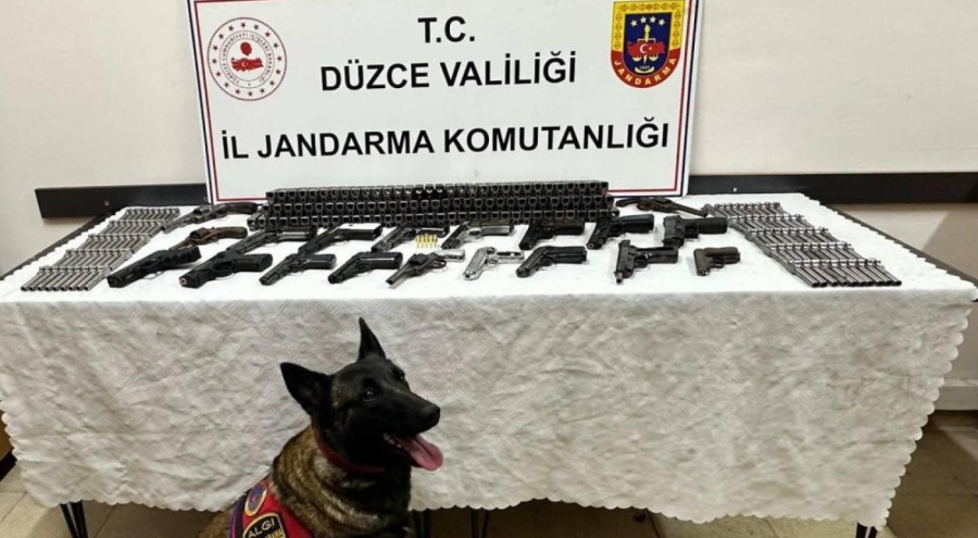 Baba ve oğlu kaçak silah üretirken yakalandı