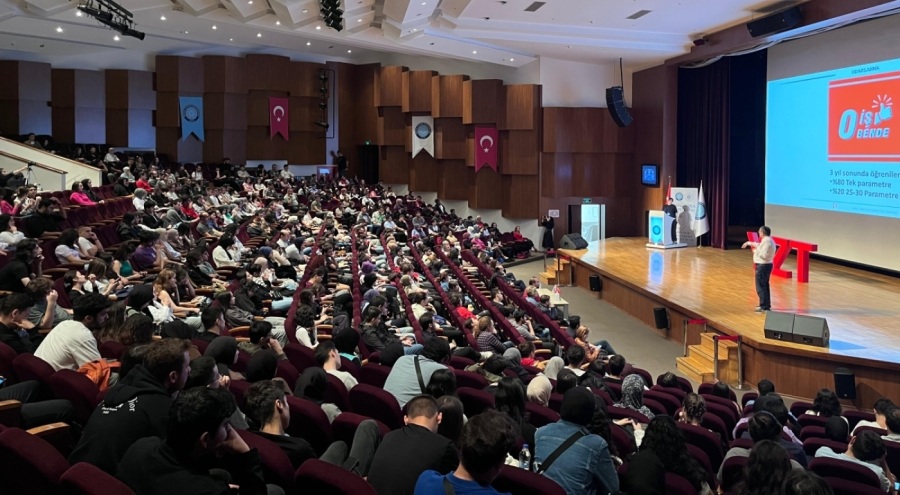 Bursa Uludağ Üniversitesi'nde 2. Yapay Zekâ Zirvesi gerçekleştirildi