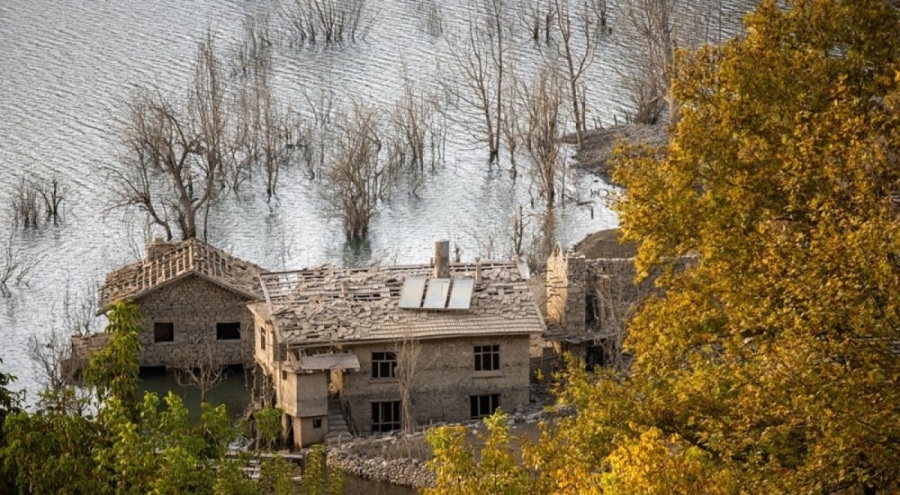 Baraj suları çekildi, taş evler ortaya çıktı