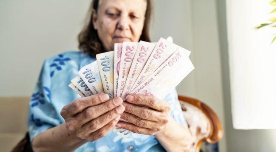 Emeklilerin maaş tarihleri değişti mi? Bakanlıktan açıklama geldi