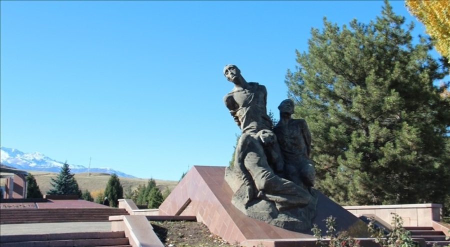 Kırgızistan'da bağımsızlık uğruna hayatını kaybedenler anılıyor