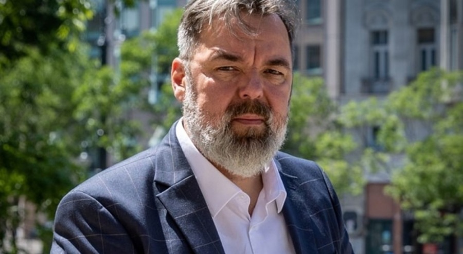 Müze Müdürü, LGBTİ içerikli sergide  yaş sınırı getirmediği için görevden alındı