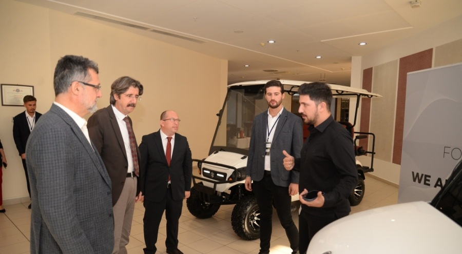 Otomotiv Topluluğu öğrencileri sektör temsilcilerini ağırladı