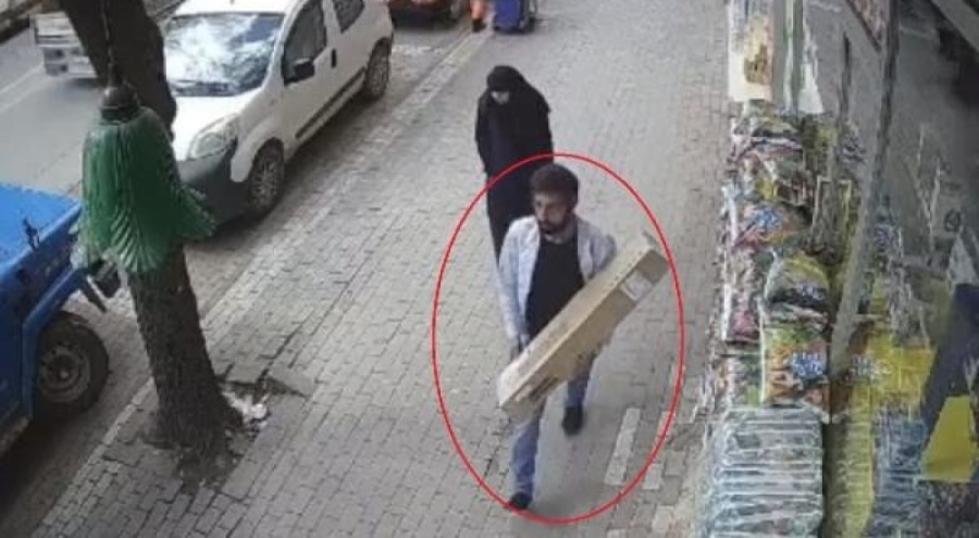 Bursa'da mağaza önünde hırsızlık!