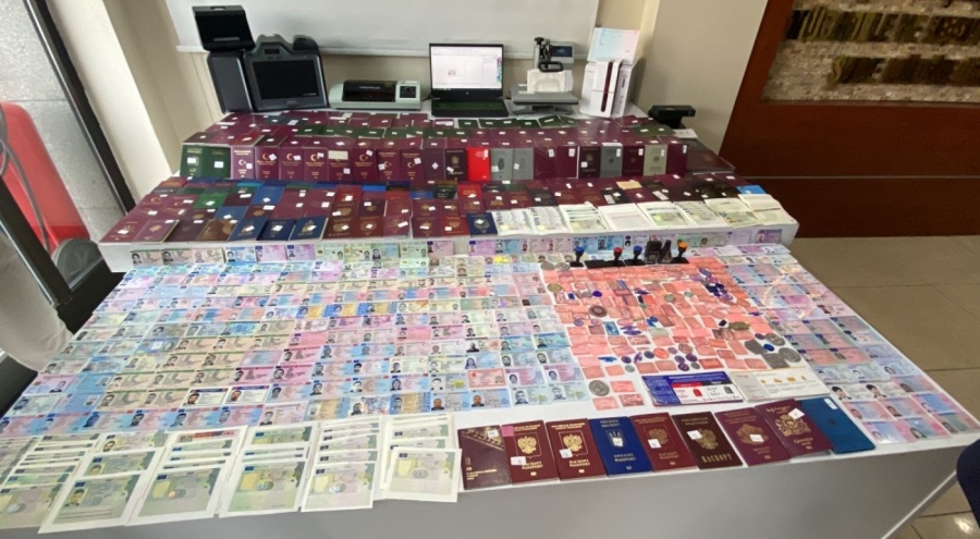 Sahte belgeyle göçmen kaçakçılığı! Yakalandı