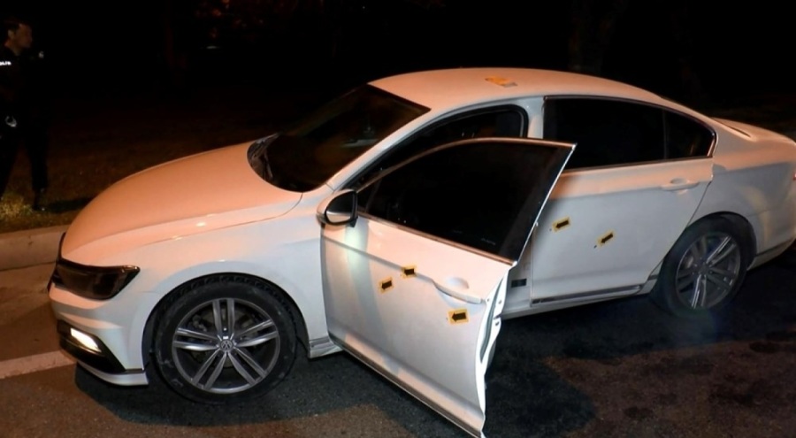 Seyir halindeki araca kurşun yağmuru!