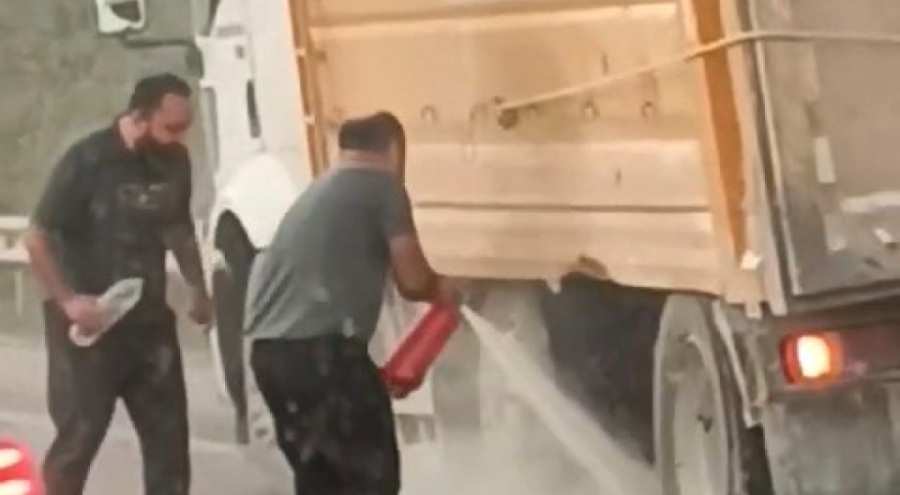 Bursa'da faciadan dönüldü! Seyir halindeki aracın tekerleği...