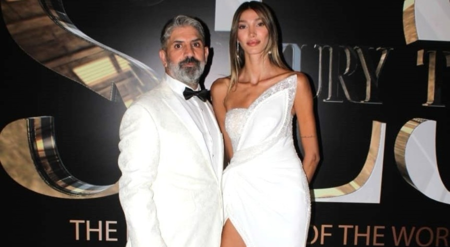 Ünlü model görkemli defileye imza attı