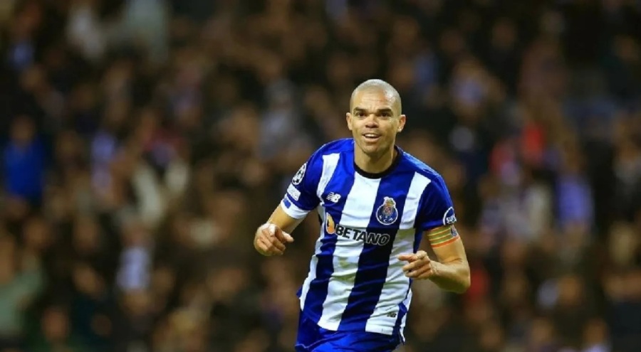 Pepe Şampiyonlar Ligi'nde tarihe geçti