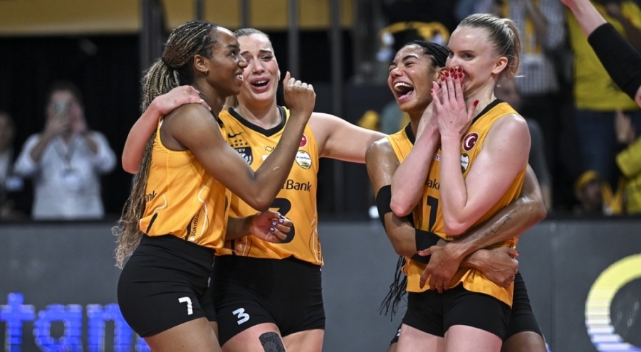 VakıfBank ve Eczacıbaşı Şampiyonlar Ligi'ne galibiyetle giriş yaptı