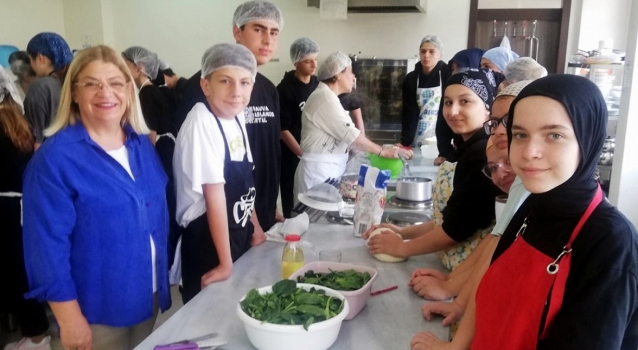 Geleceğin şefleri Girit yemeklerini öğrendiler