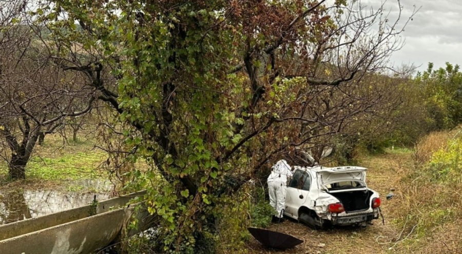 Bursa'da otomobil su kanalına çarptı!